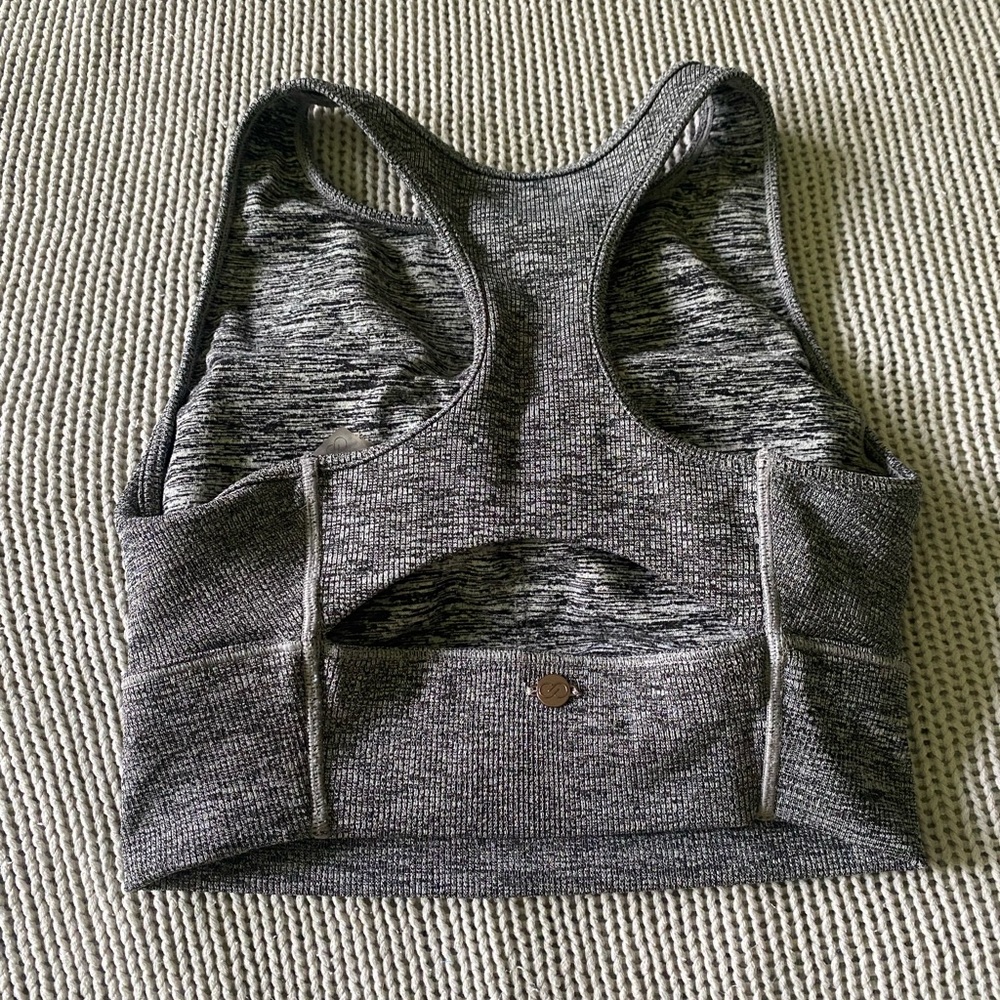 Carrie underwood sports bra